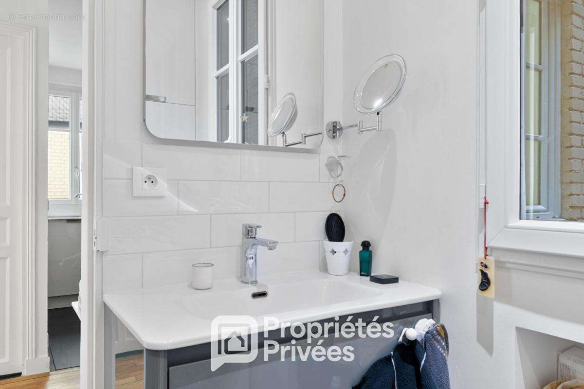 Appartement à COURBEVOIE