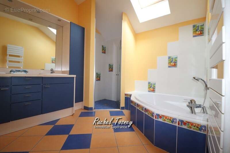 Appartement à CHAMPAGNEY