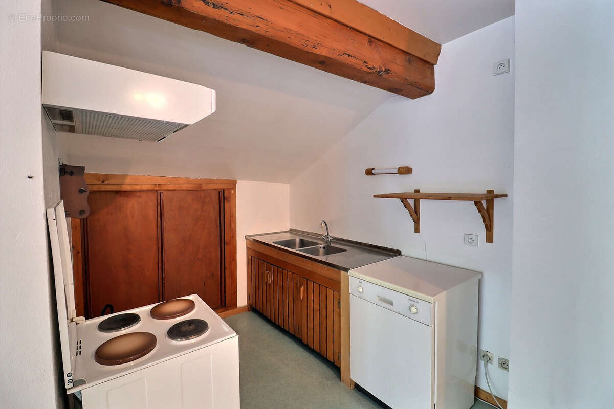 Appartement offrant de beaux volumes et un intéressant potentiel d’aménagement. - photo 7