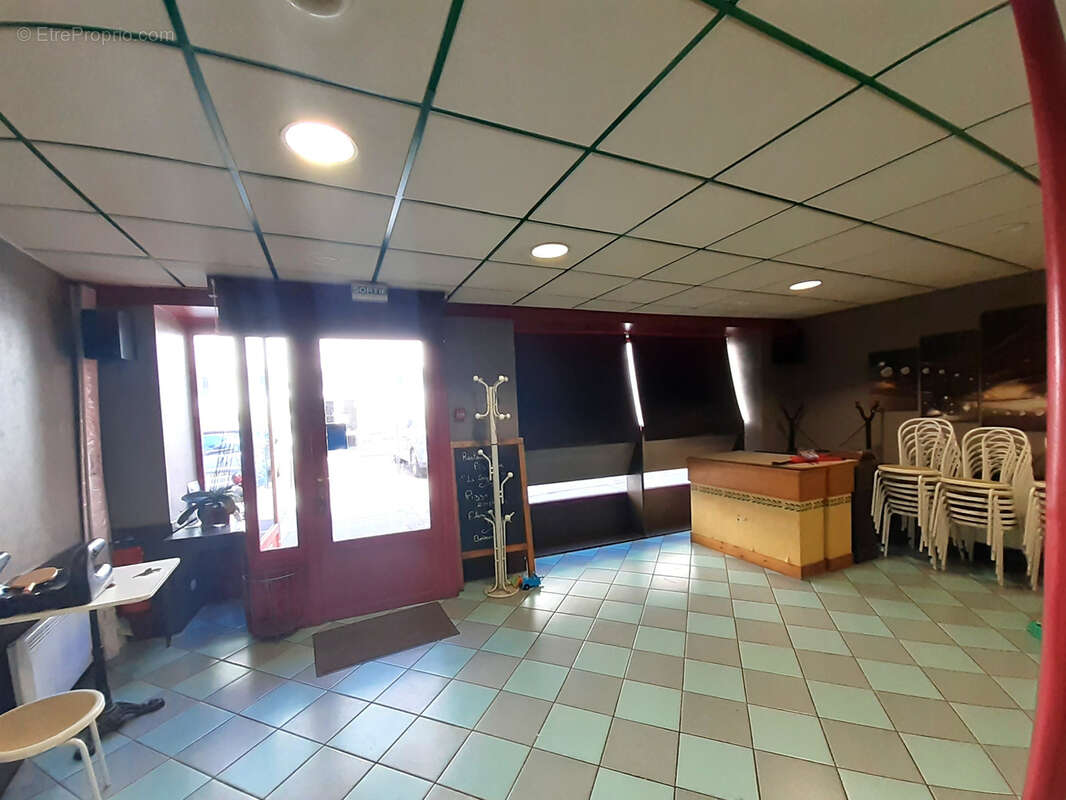 Commerce à LA CHARTRE-SUR-LE-LOIR