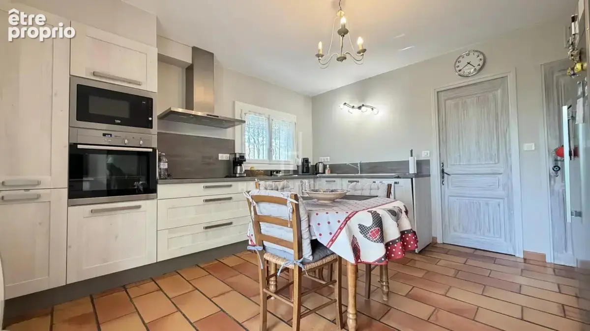 EXCLUSIVITE : Mouriès, proche village et commerces , maison de plain pied - photo 8