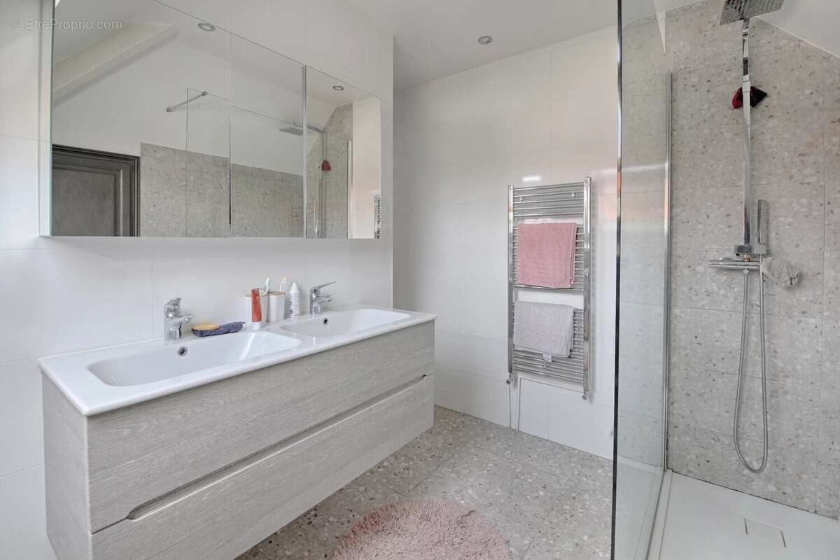 Maison à SAINT-MAUR-DES-FOSSES