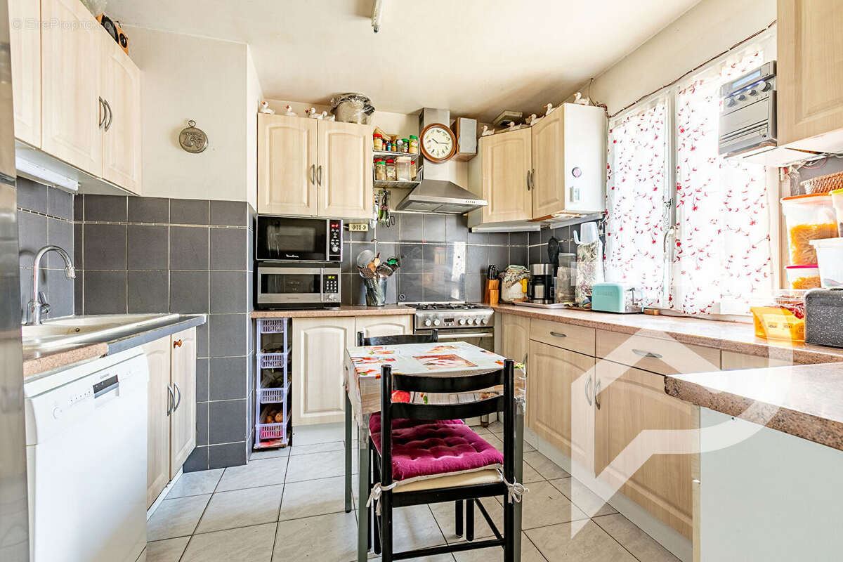 Maison à CHEVRIERES