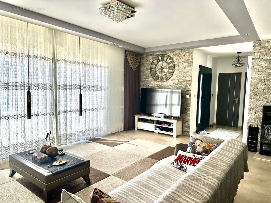 Maison à SAINTE-ANASTASIE-SUR-ISSOLE