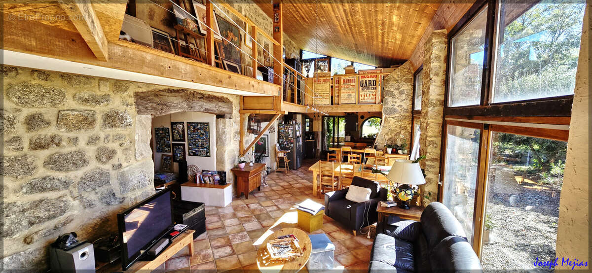 Propriete pierre renovee 332 m2   vue panoramique   gite   1,2 ha - photo 2