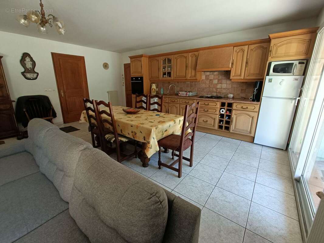 Maison 150 m² à Regusse  - photo 5