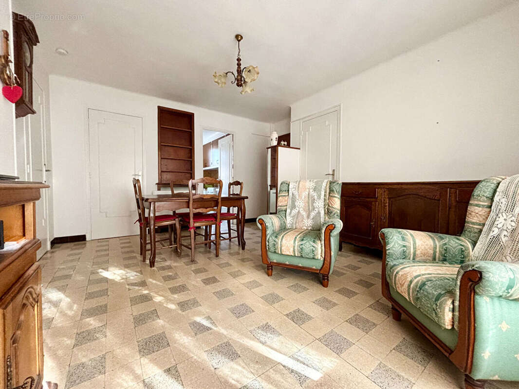 Appartement à MARSEILLE-5E