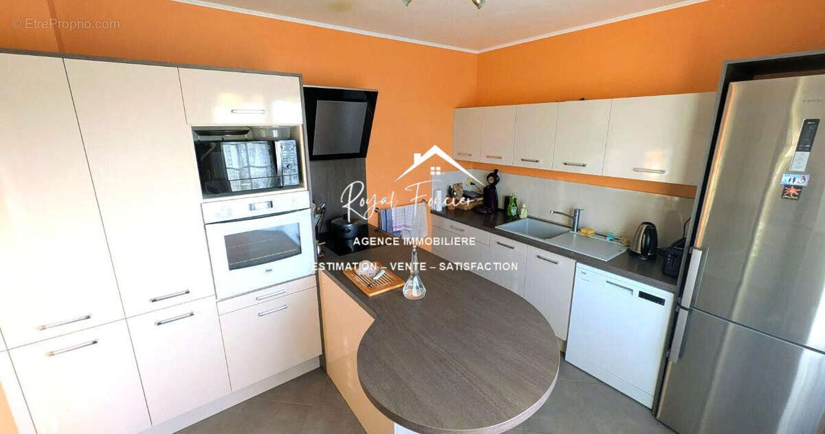 Cuisine indépendante A et E - Maison à LE GRAND-PRESSIGNY