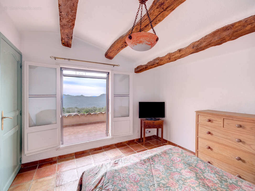 Maison à MANDELIEU-LA-NAPOULE