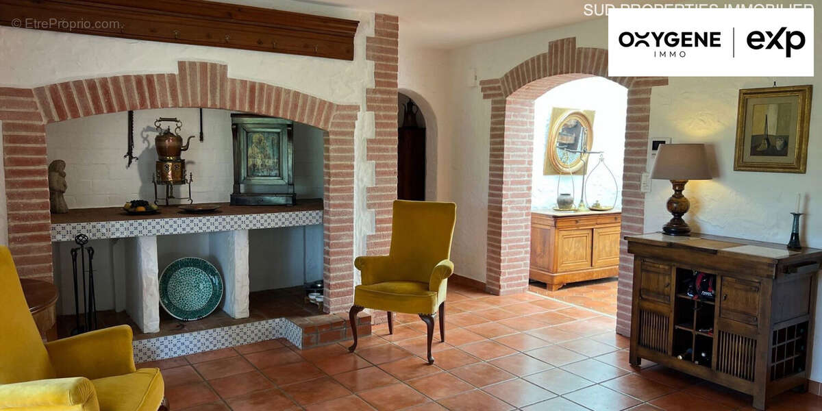 Maison 214 m² à Saint-Esteve  - photo 7