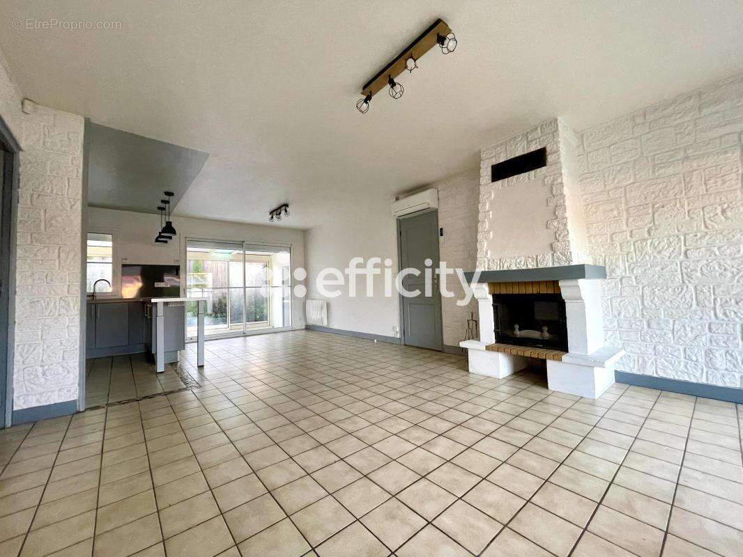 Maison à BLANQUEFORT