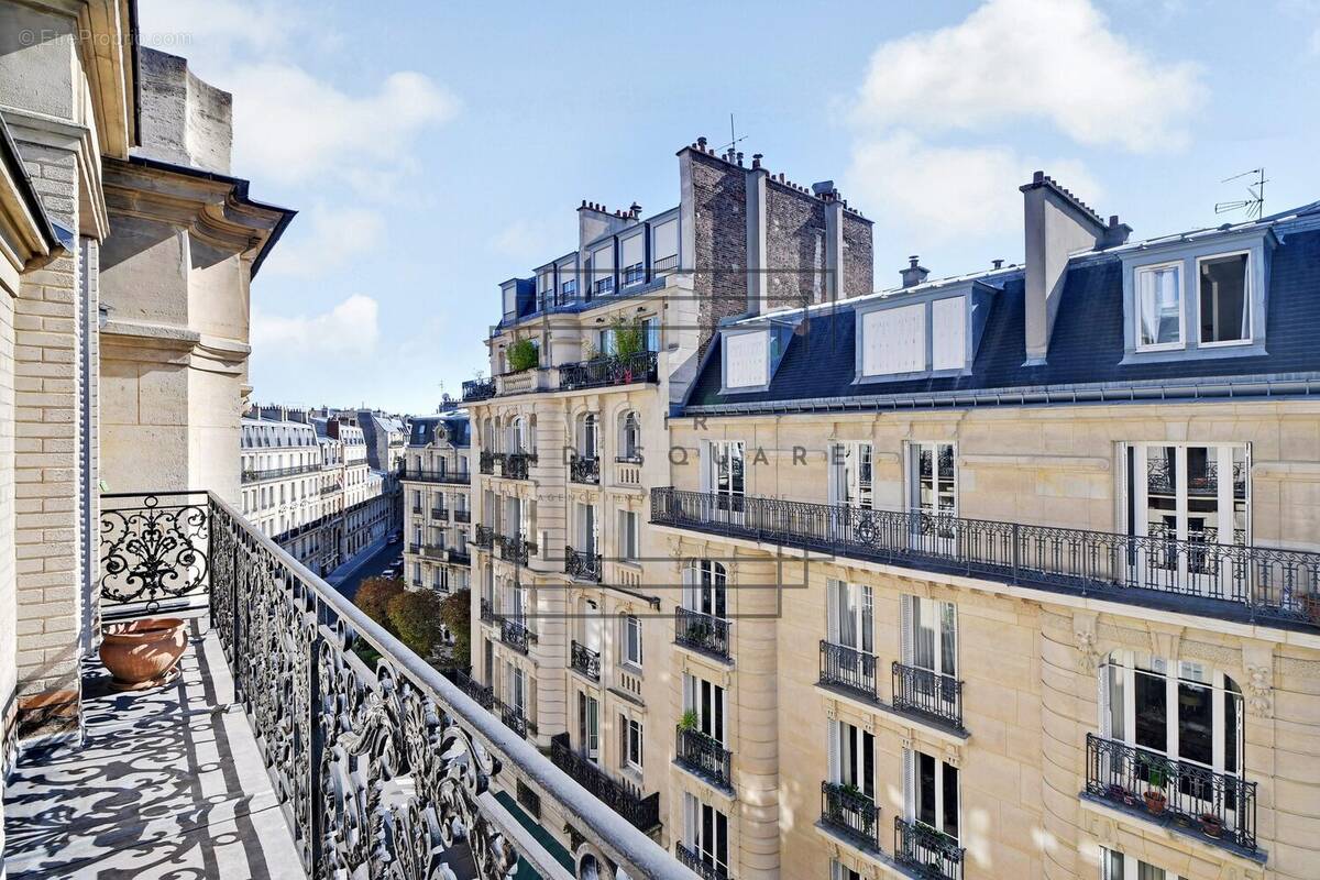 Appartement à PARIS-16E
