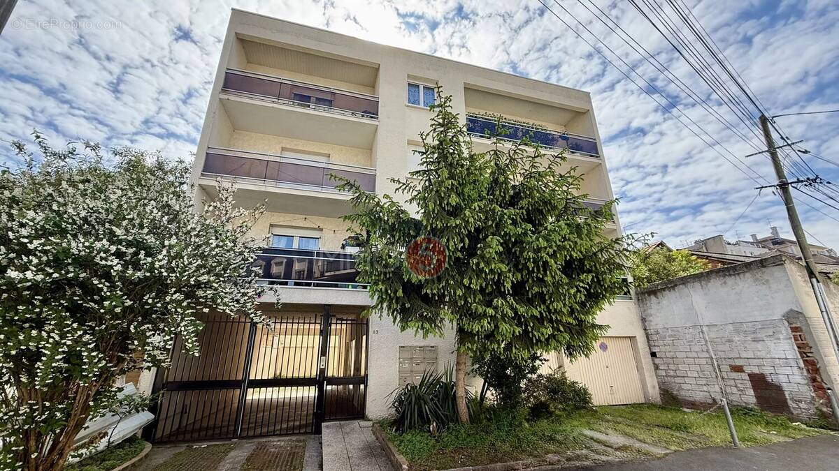 Appartement à LES PAVILLONS-SOUS-BOIS