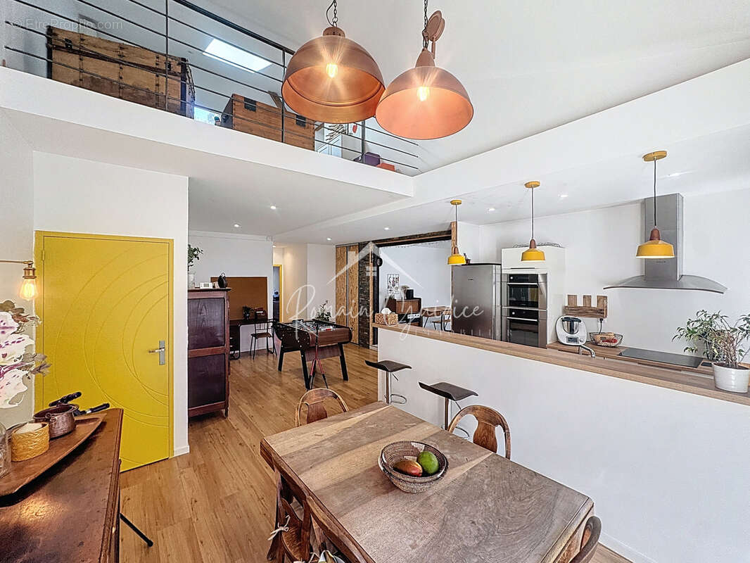 Loft en duplex 144 m2 avec deux places de parking - photo 8