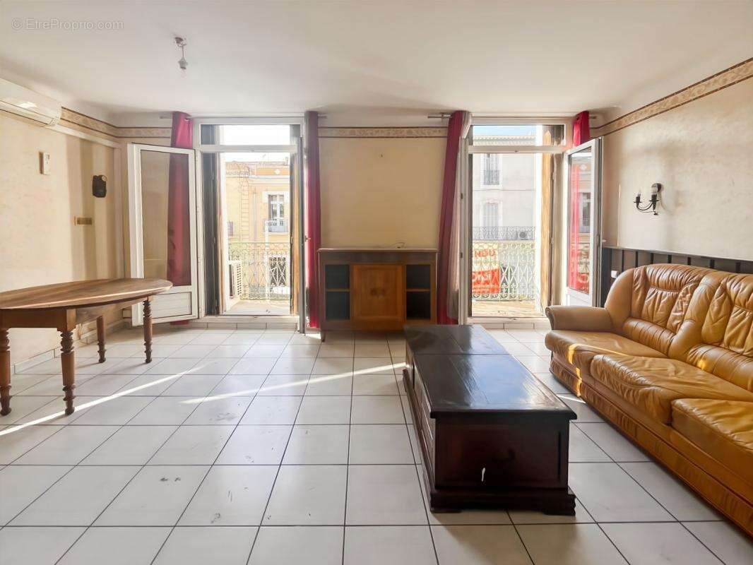 Vente immeuble à Marseillan avec appartement et locaux - photo 6