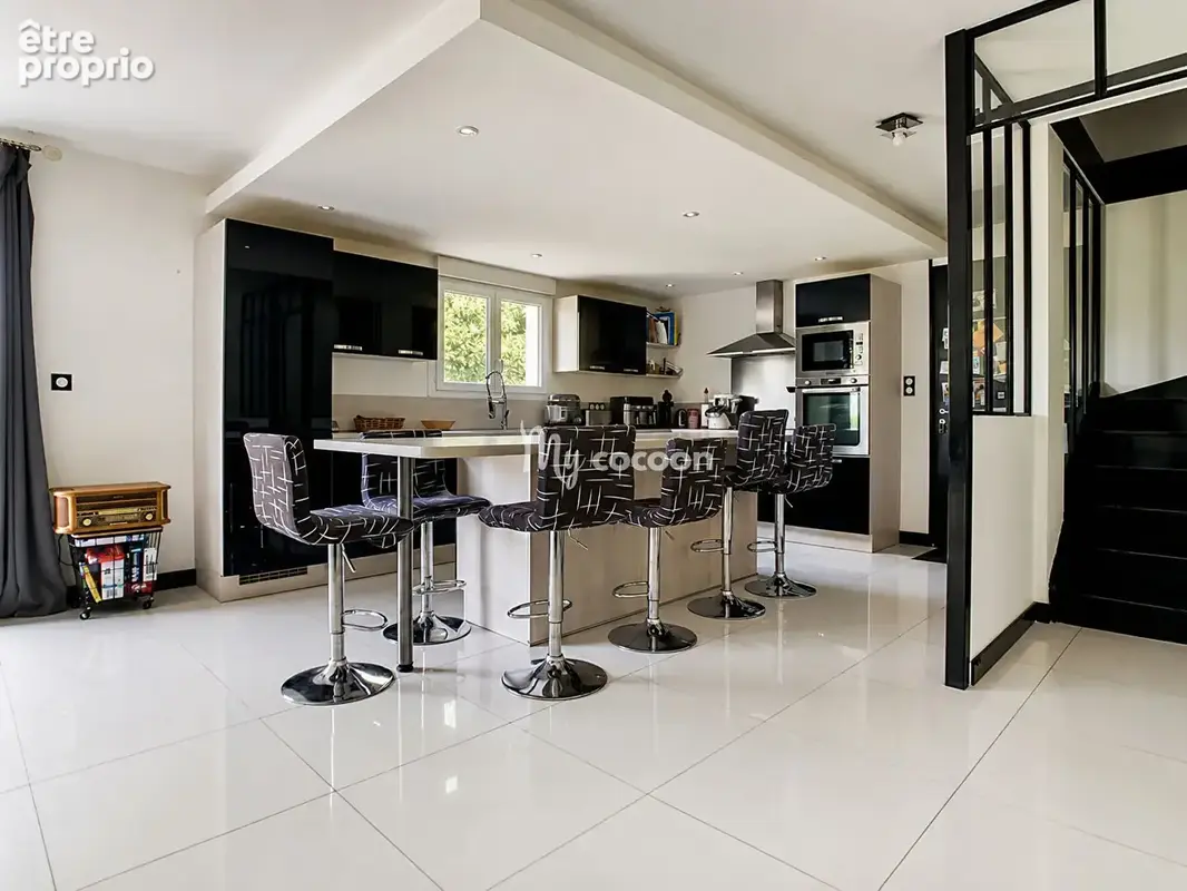 Maison - T8 -156 m² - photo 5