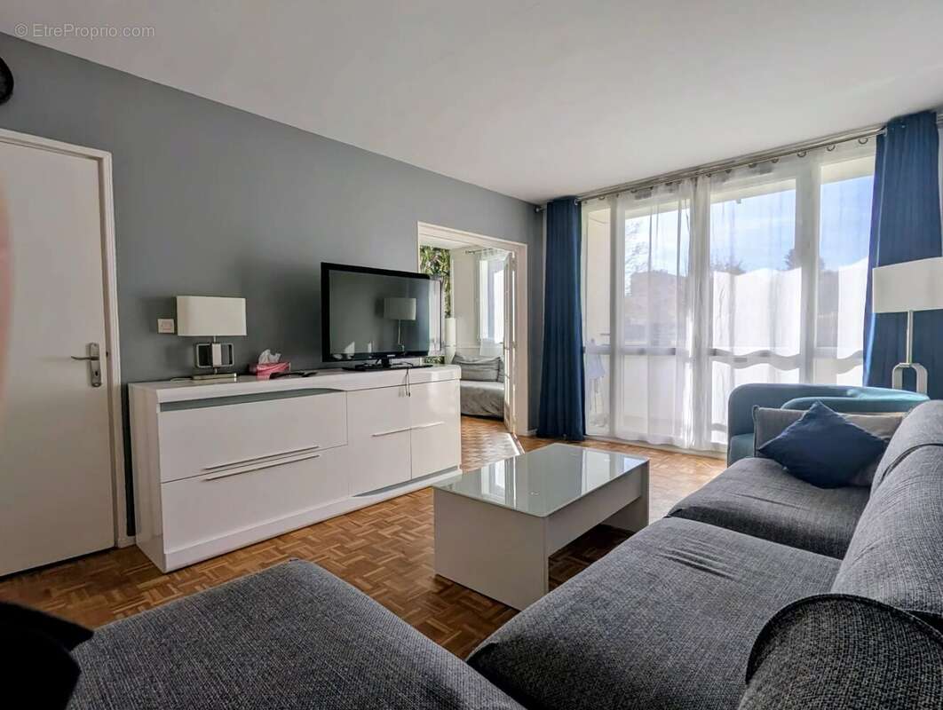 Appartement à LES CLAYES-SOUS-BOIS