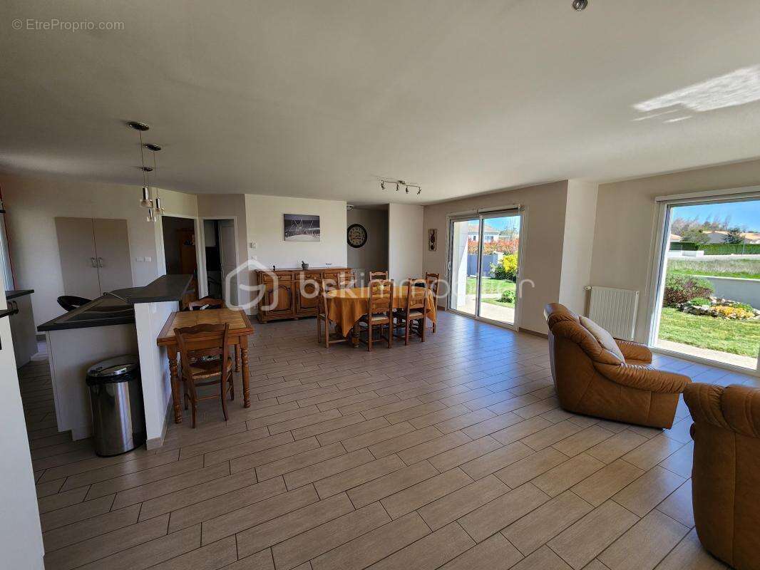 Maison à SAINT-GELAIS