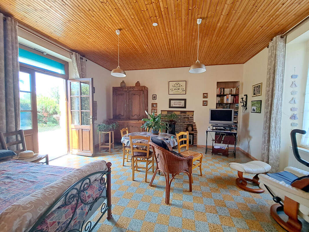 Maison à THURE