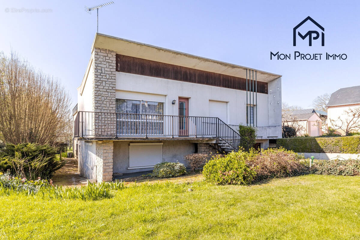 Maison à COSSE-LE-VIVIEN