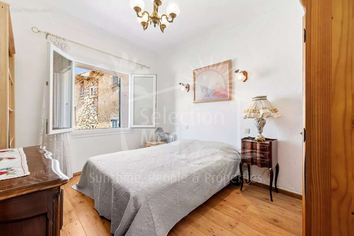 Appartement à CHATEAUNEUF-GRASSE