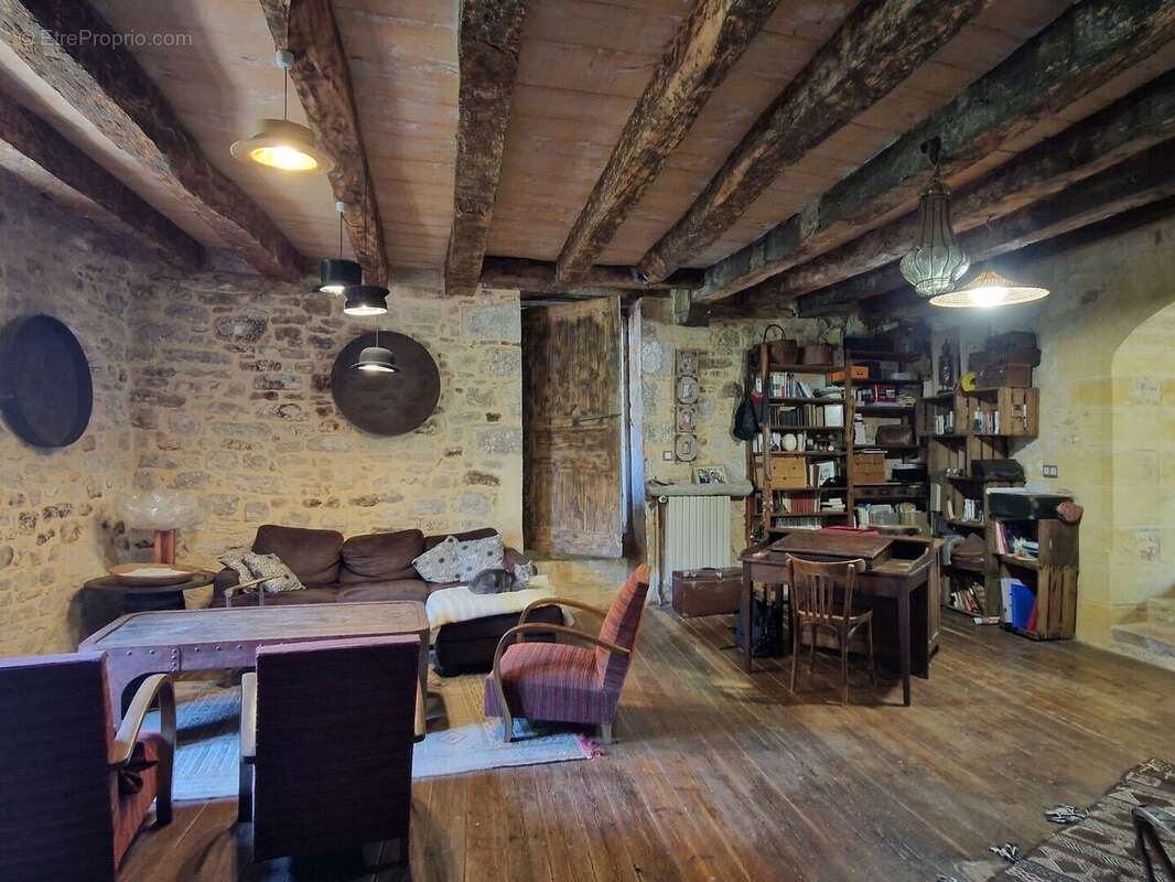 Propriété de charme avec dépendances, piscine et jardin dans un hameau. - photo 11