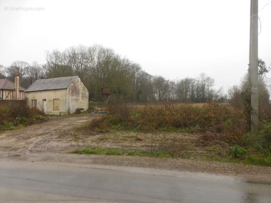 Terrain à TROISSEREUX
