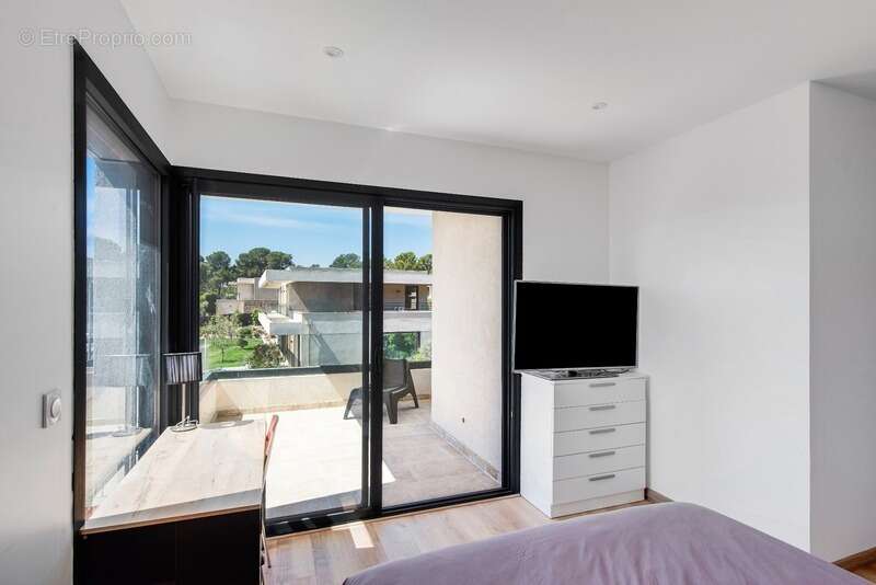 Villa contemporaine récente 8 piéces avec piscine - photo 13