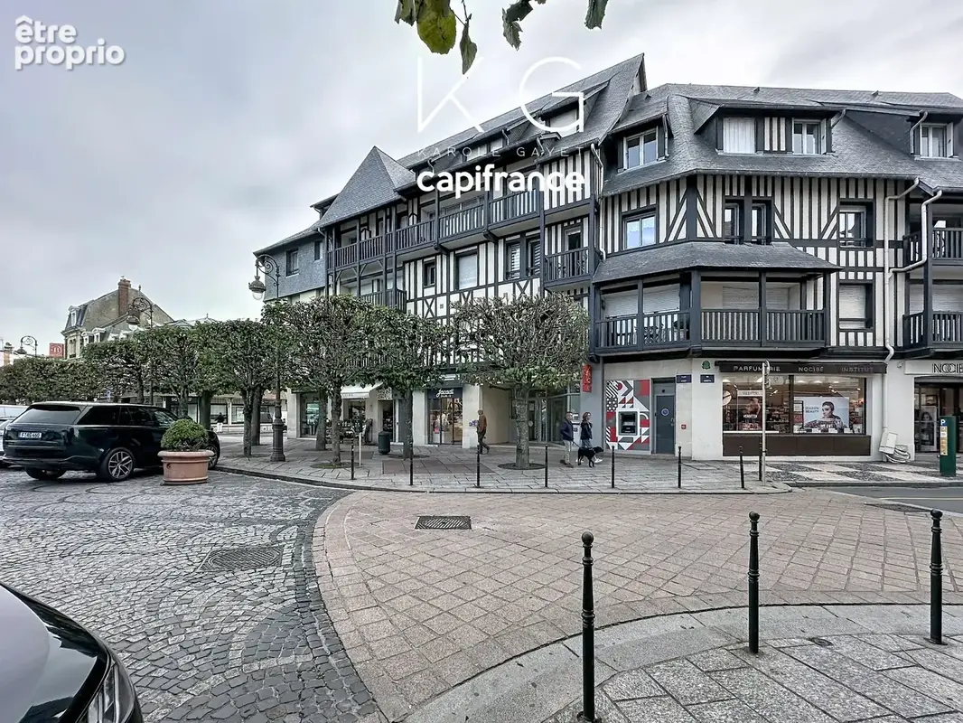 Deauville, place Morny, bel appartement T2 à vendre 33m2 au 2e étage, balcon sur jardins, cave - photo 5