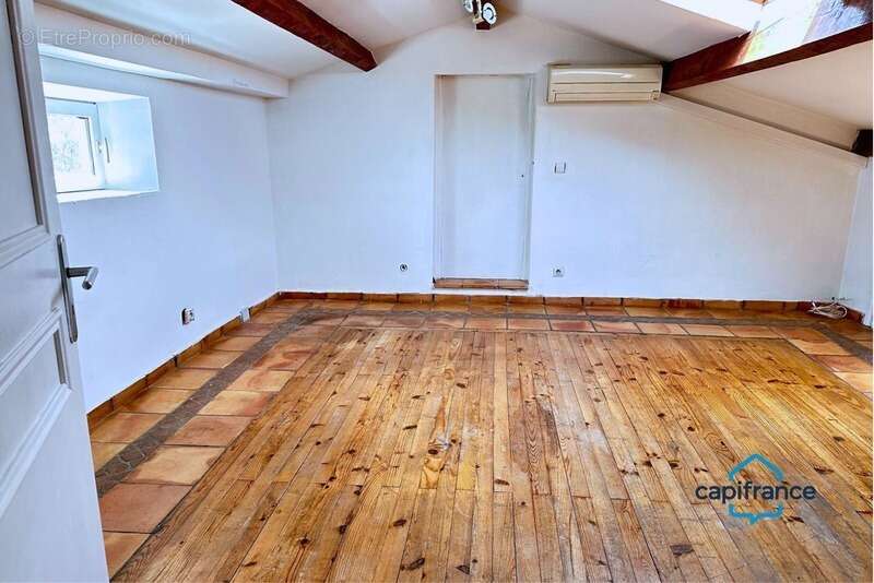 Maison à VIC-LA-GARDIOLE