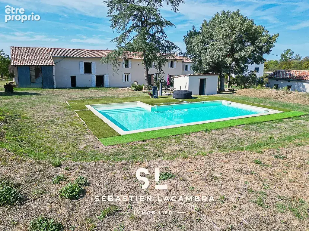 Corps de ferme du XVIIIe siècle rénové   160 m2 habitables, nombreuses dépendances et remarquable potentiel - photo 35