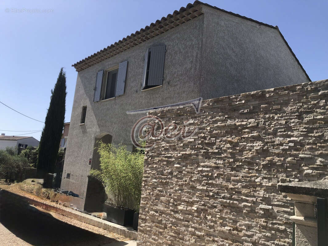 Maison 110 m² à Saint-Maximin-La-Sainte-Baume  - photo 5