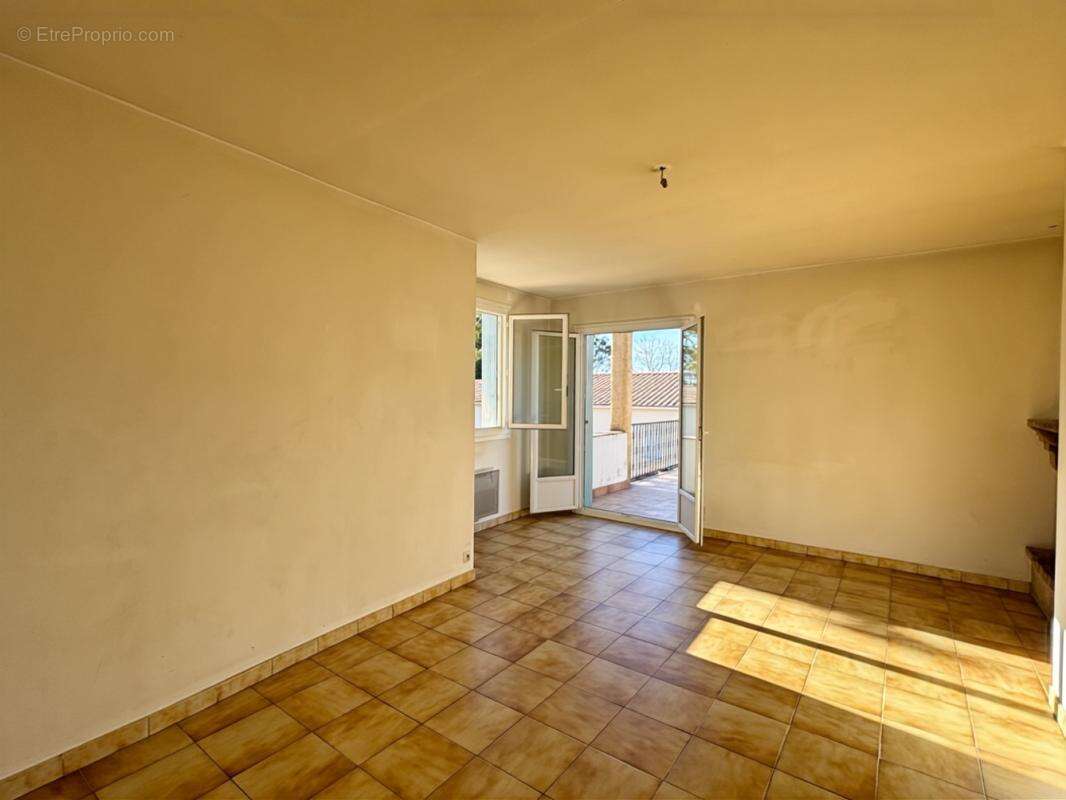 Appartement à SANILHAC-SAGRIES