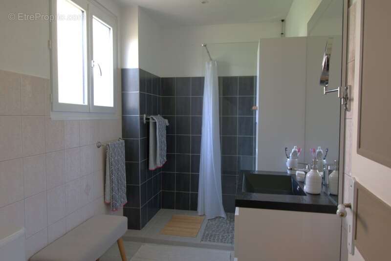 Maison à LE LARDIN-SAINT-LAZARE