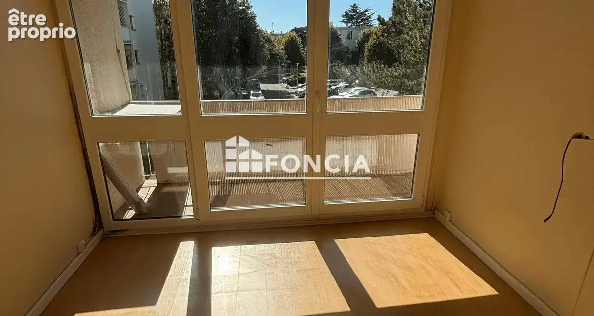 3 pièces au premier étage sans ascenseur avec grand balcon filant, parking extérieur et cave, dans résidence arborée, sécurisée - photo 13