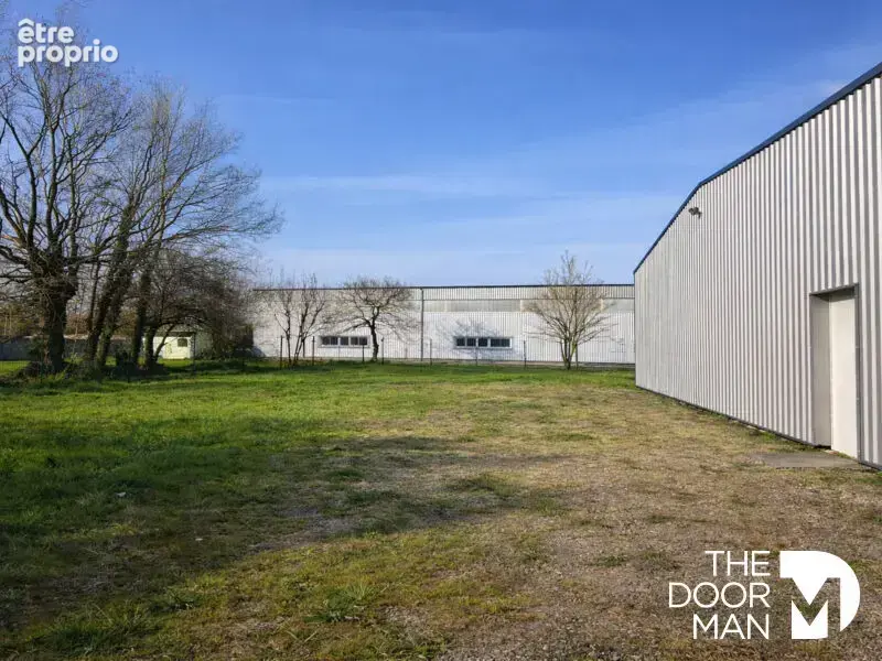Locaux commerciaux 44680 - photo 3