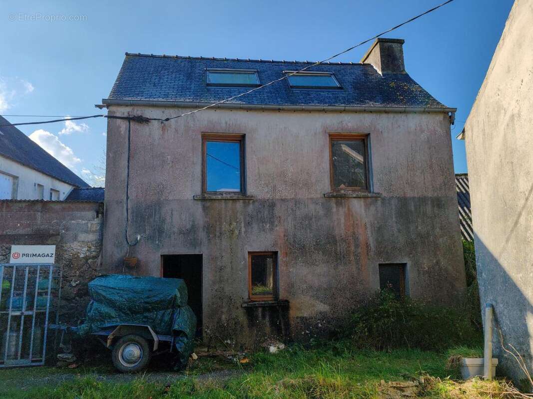 Maison 40 m² à Le Cloitre-Saint-Thegonnec  - photo 2
