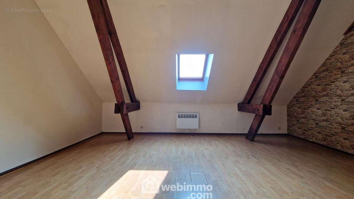 Il bénéficie d'une lumière traversante - Appartement à LAON
