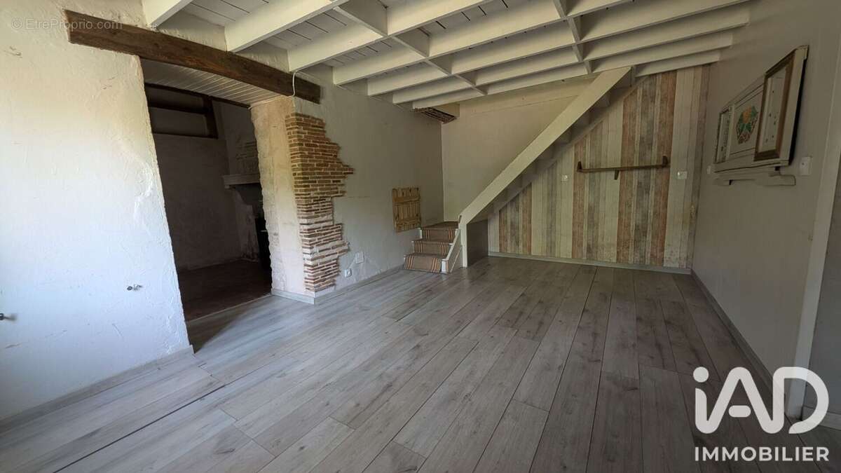 Maison 96 m² à Blet  - photo 7