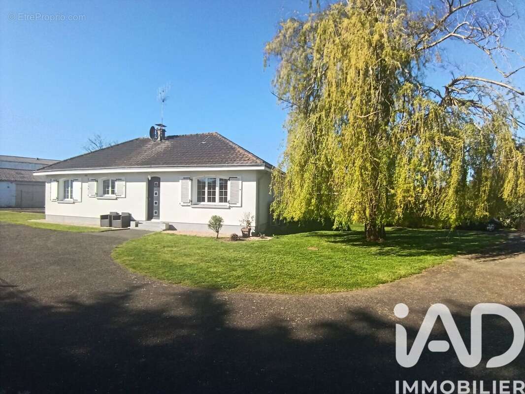 Maison 160 m² à Louzy  - photo 2