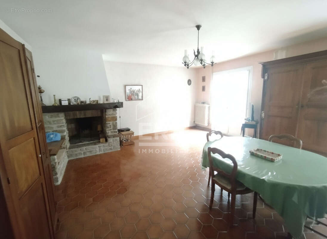 Maison à FONTENOIS-LES-MONTBOZON