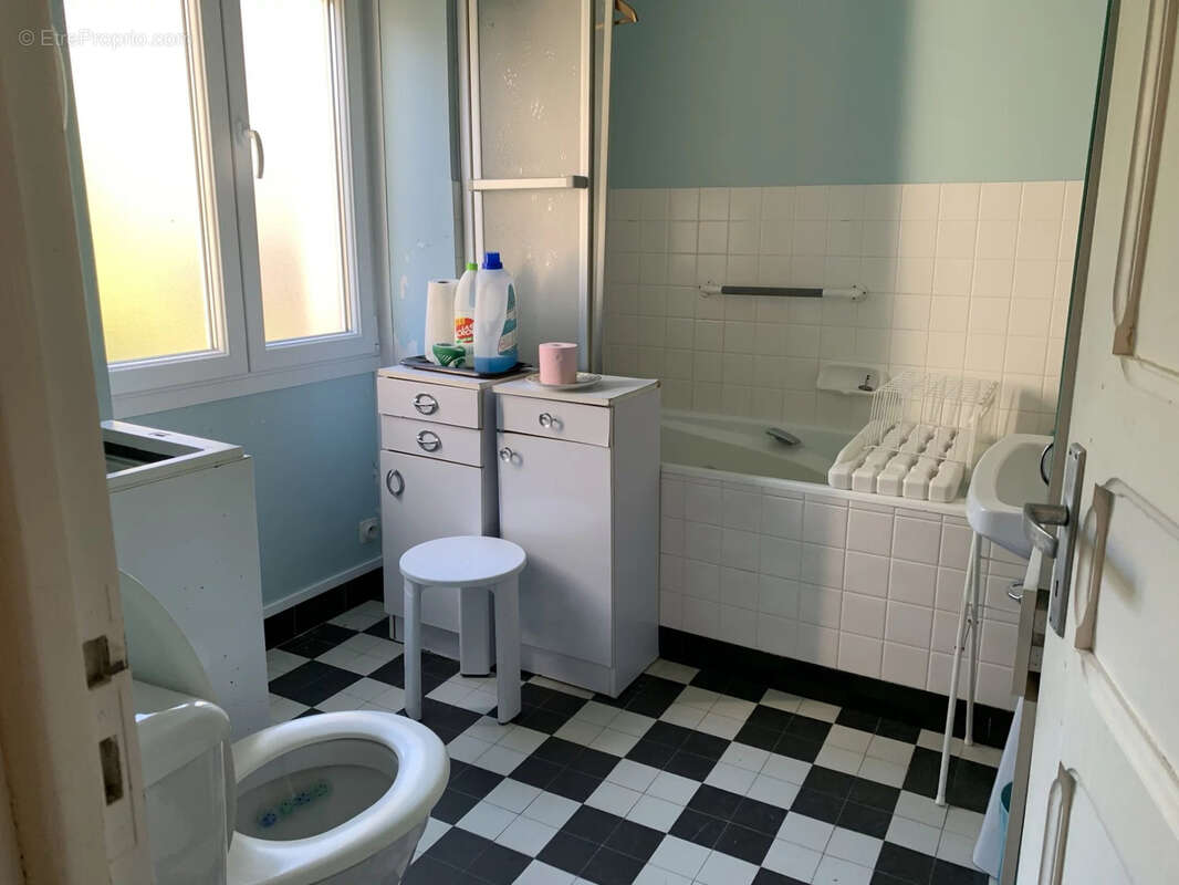 Maison à LE PONT-CHRETIEN-CHABENET