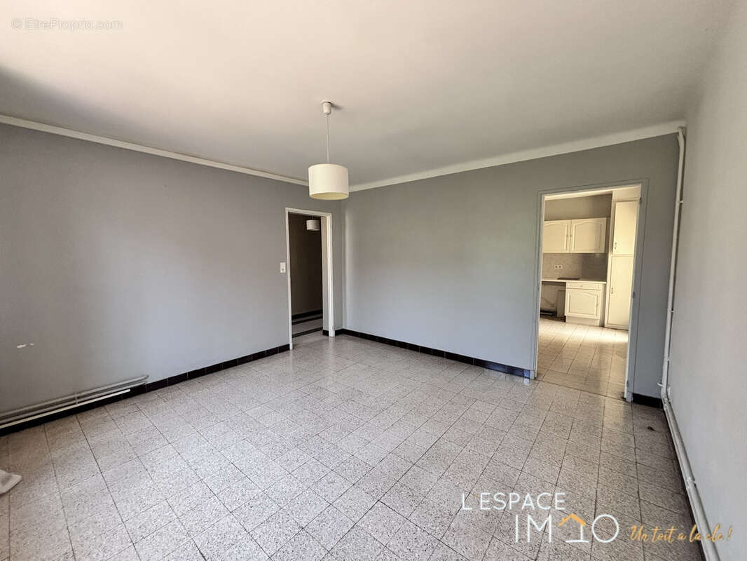 Exclusivité - Maison de ville avec cours et grand garage ! - photo 7