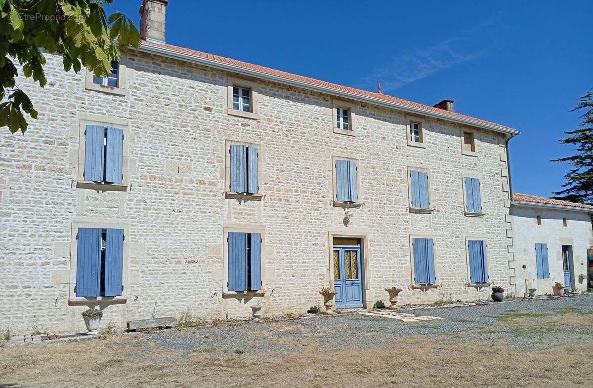 Maison à AUBIGNE