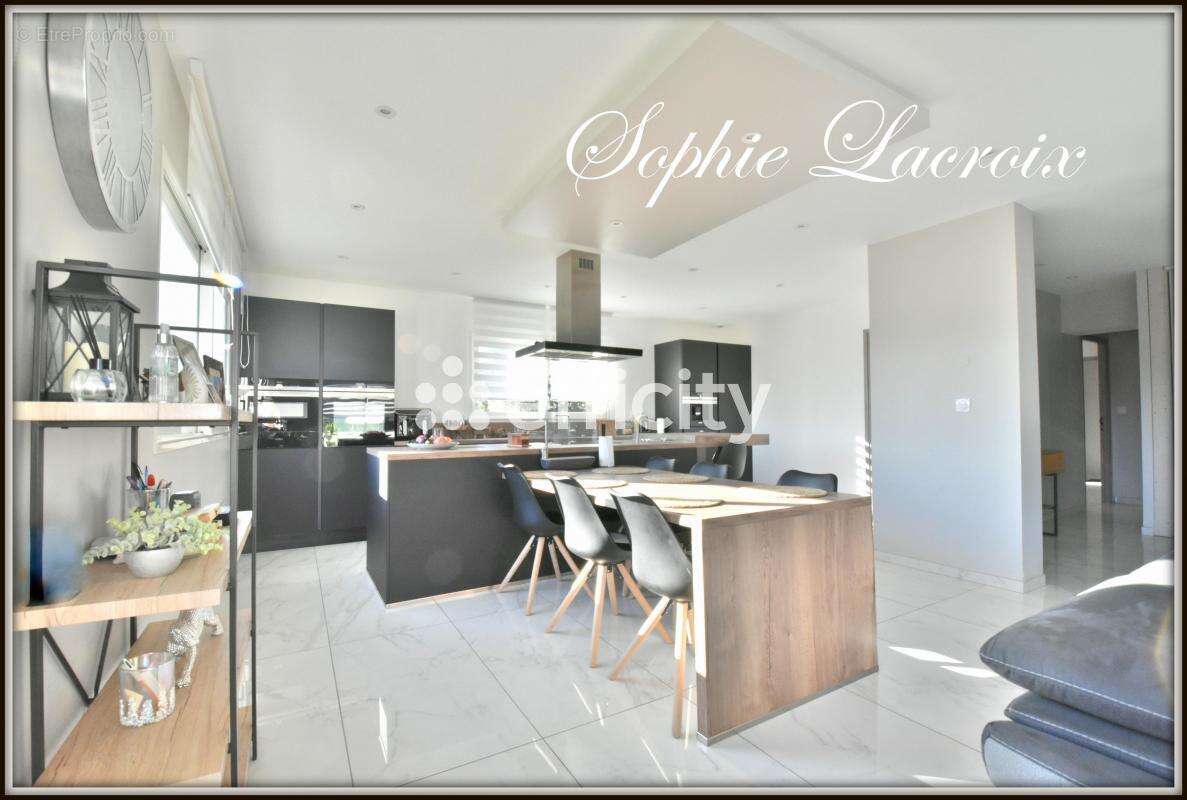 Maison à BOUGE-CHAMBALUD