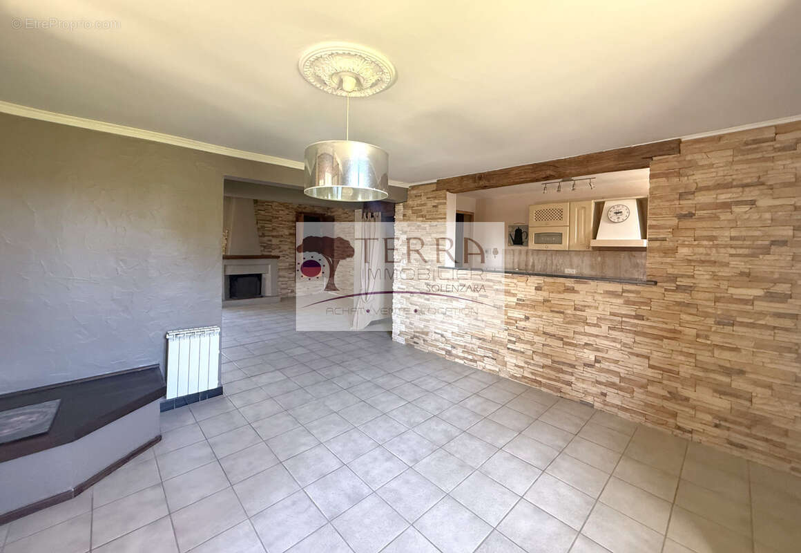 Appartement T4 de 106 m2 - Prunelli Di Fiumorbo - photo 3