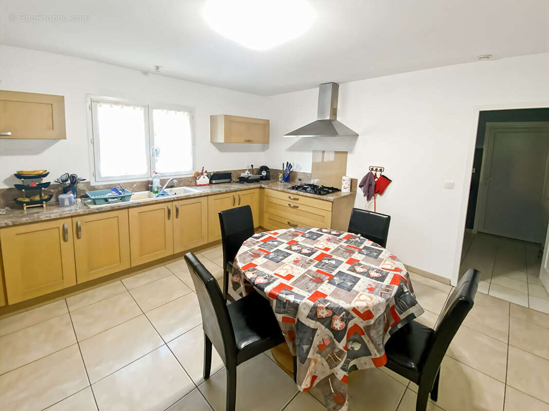 Maison à NEGREPELISSE