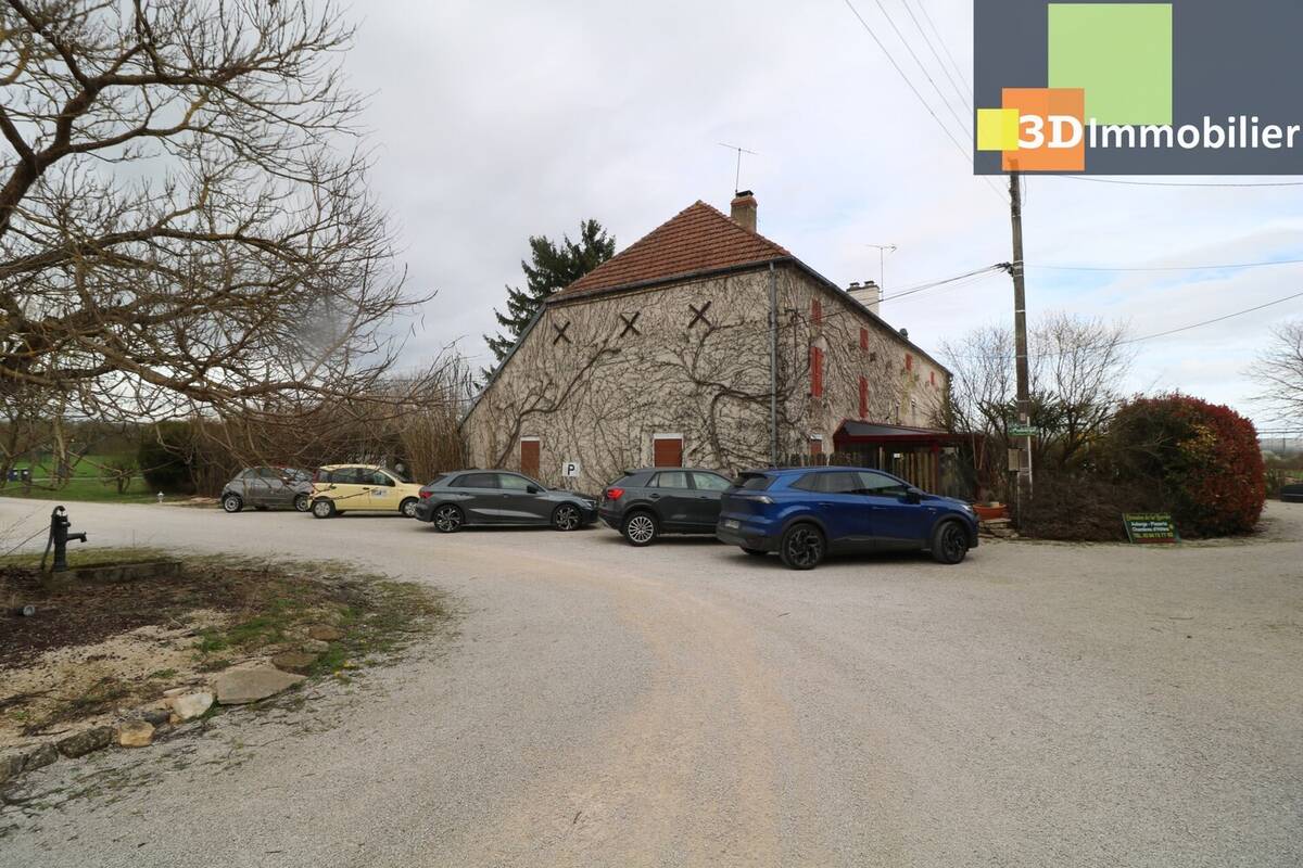 PARKING - Maison à DOLE