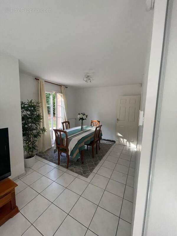 Photo 2 - Maison à CERGY