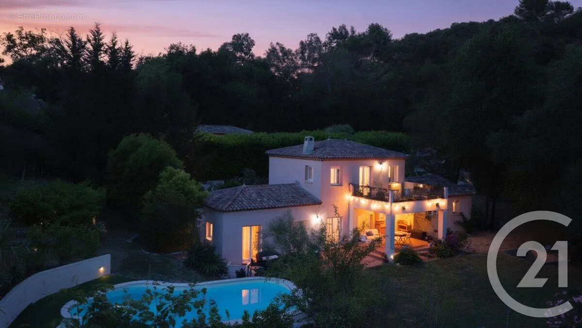 Maison à ROQUEFORT-LES-PINS